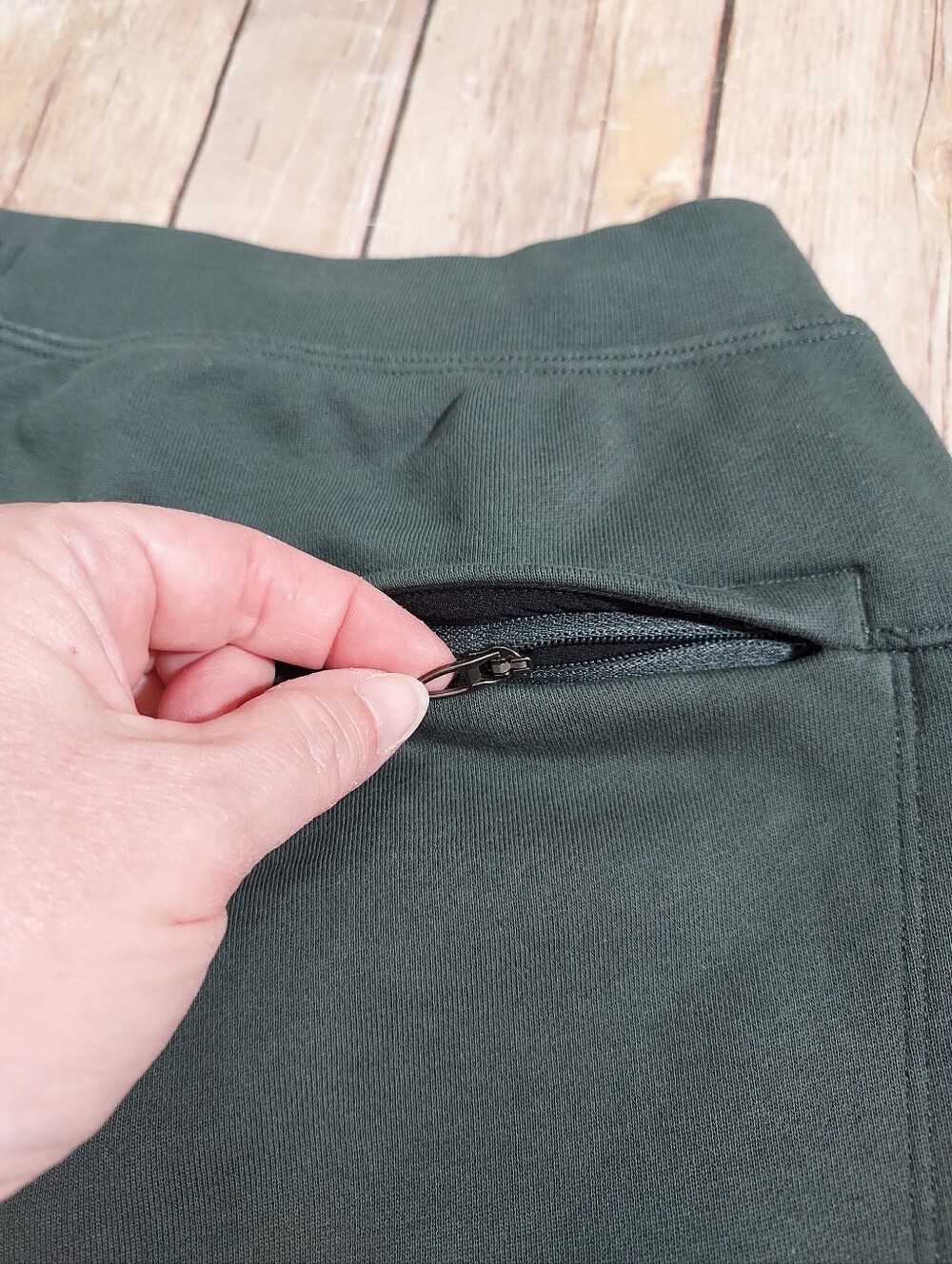 Lululemon Men's Relaxed Fit French Terry Shorts Green 9" Medium - Picture 8 of 14